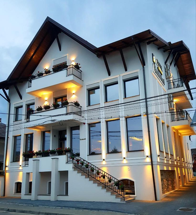 Hotel Buchenland Gura Humorului Dış mekan fotoğraf