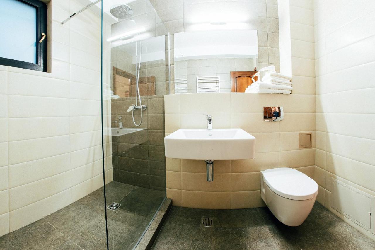Hotel Buchenland Gura Humorului Dış mekan fotoğraf